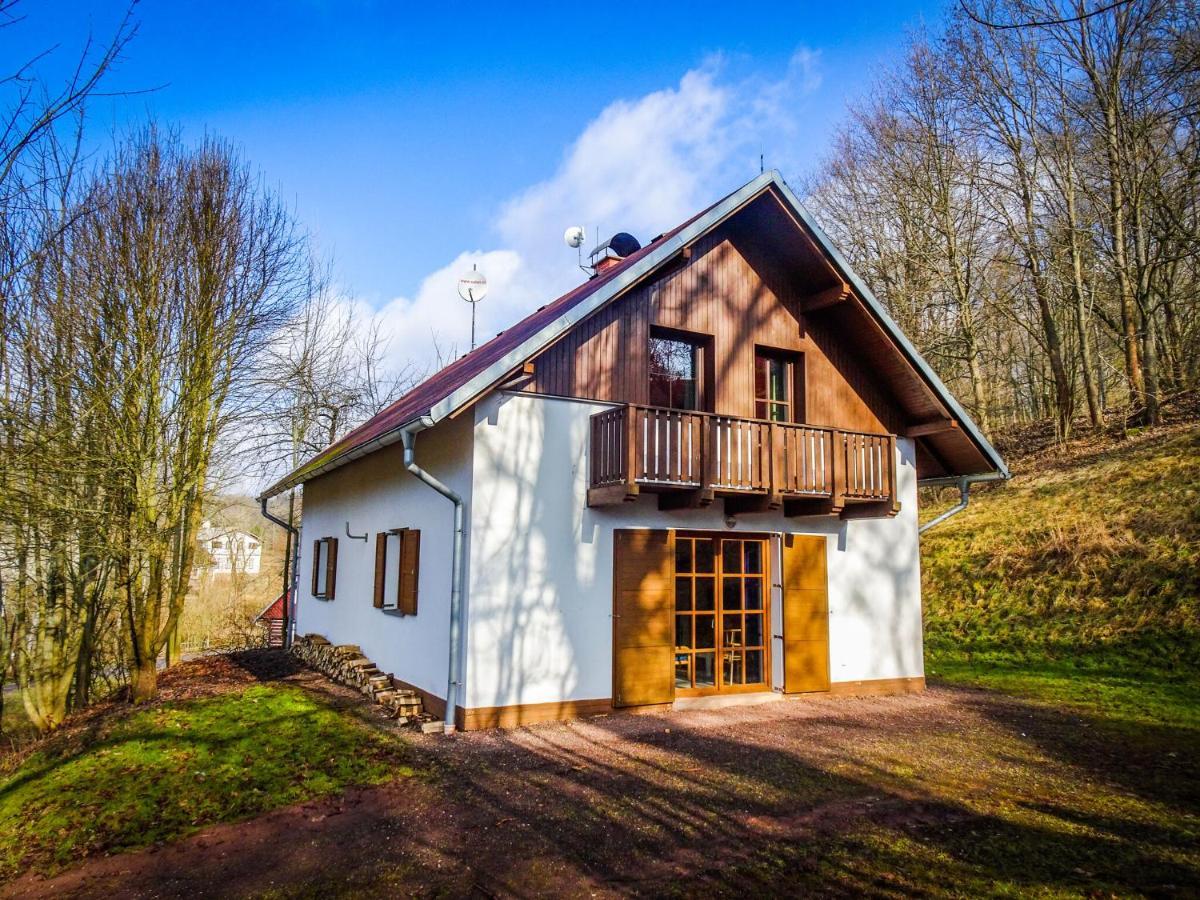Cozy Chalet Near Ski Area In Javornik Rudník Exteriör bild